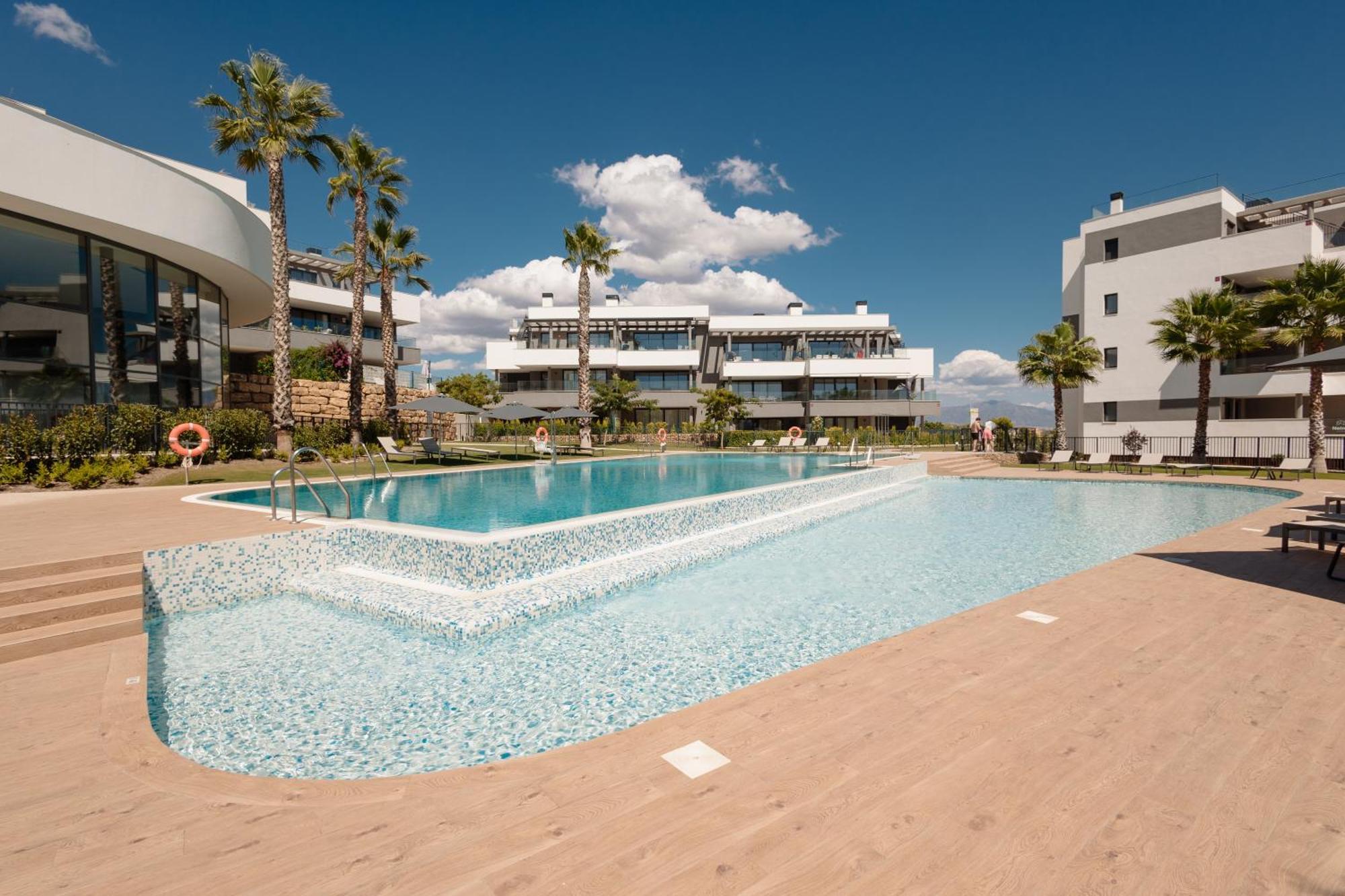 Luxurious 2 Bedroom Apartment Close To The Beach In Естепона Екстериор снимка