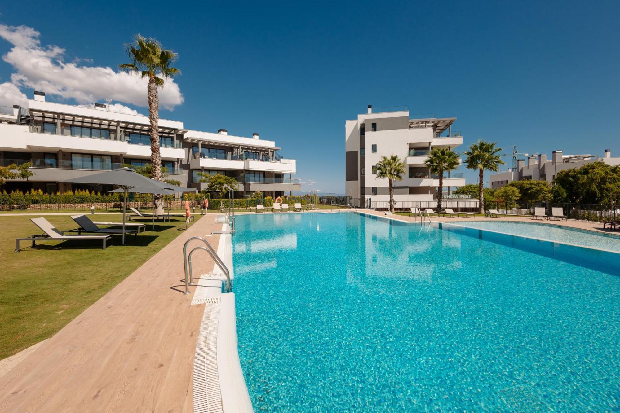 Luxurious 2 Bedroom Apartment Close To The Beach In Естепона Екстериор снимка