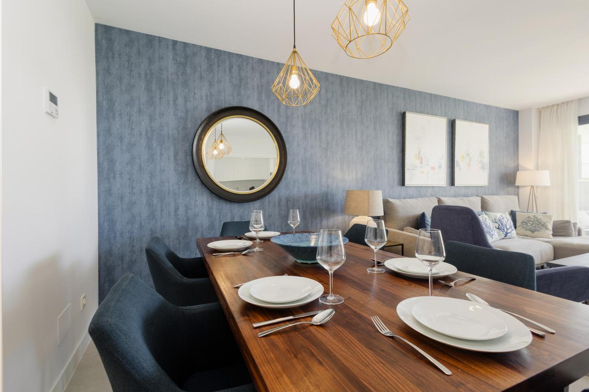 Luxurious 2 Bedroom Apartment Close To The Beach In Естепона Екстериор снимка