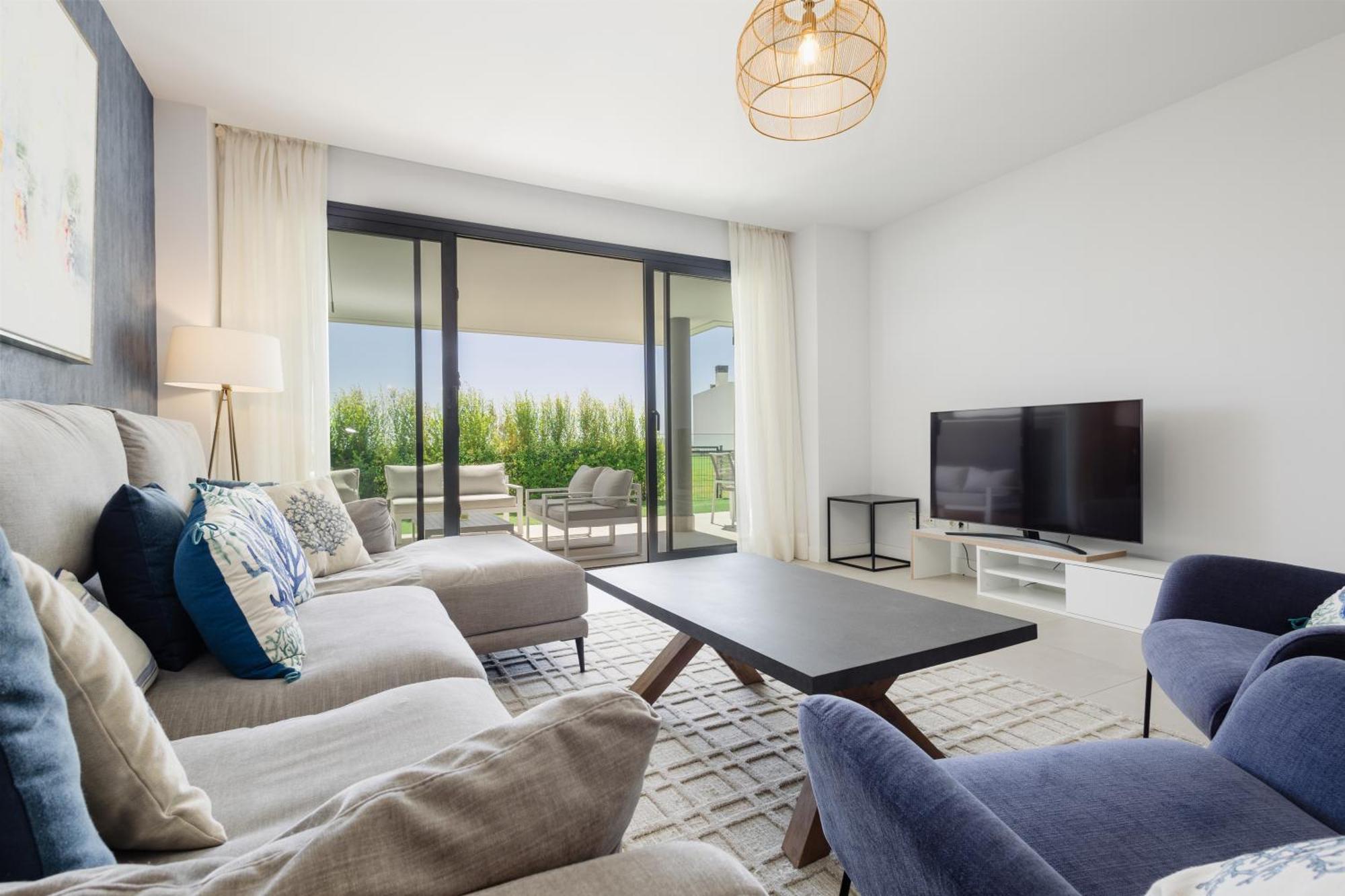 Luxurious 2 Bedroom Apartment Close To The Beach In Естепона Екстериор снимка