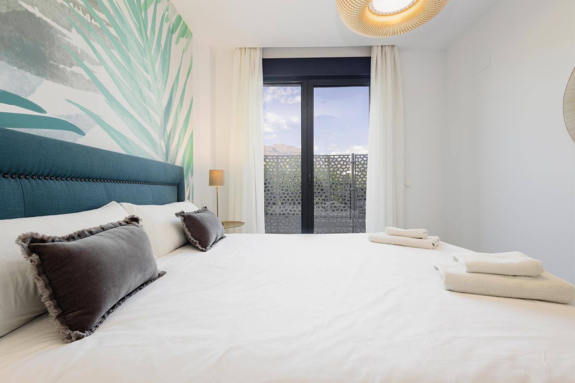 Luxurious 2 Bedroom Apartment Close To The Beach In Естепона Екстериор снимка