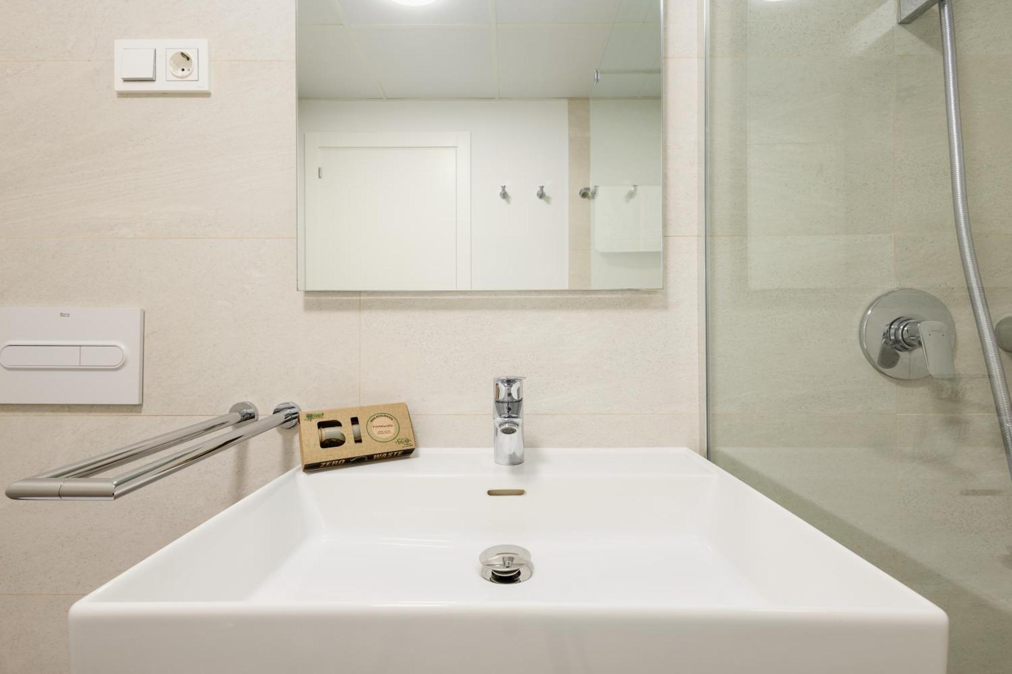 Luxurious 2 Bedroom Apartment Close To The Beach In Естепона Екстериор снимка